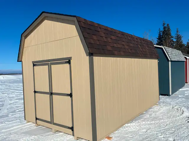 Beautiful Backyard Buildings! - Photo 7