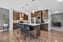 BEAUTIFUL 2 STOREY  EXCEL HOME - 9 FT CEILINGS OPEN CONCEPT - Photo 2