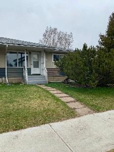 2 Bed 1 Bath Duplex in Highland Park Available June 1st!