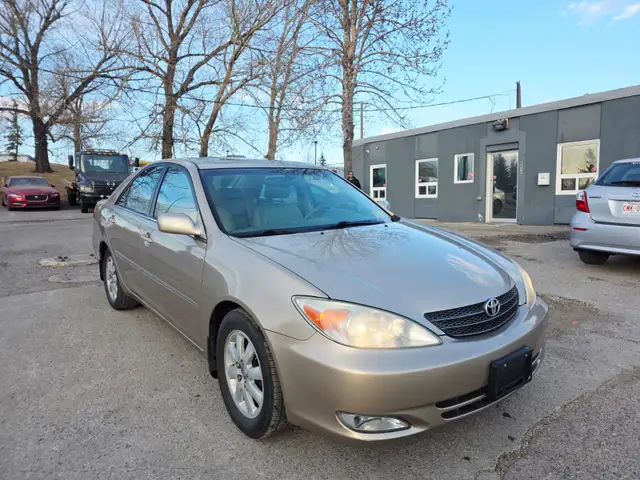 2004 Toyota Camry  XLE Heated Seats Sunroof - Photo 3