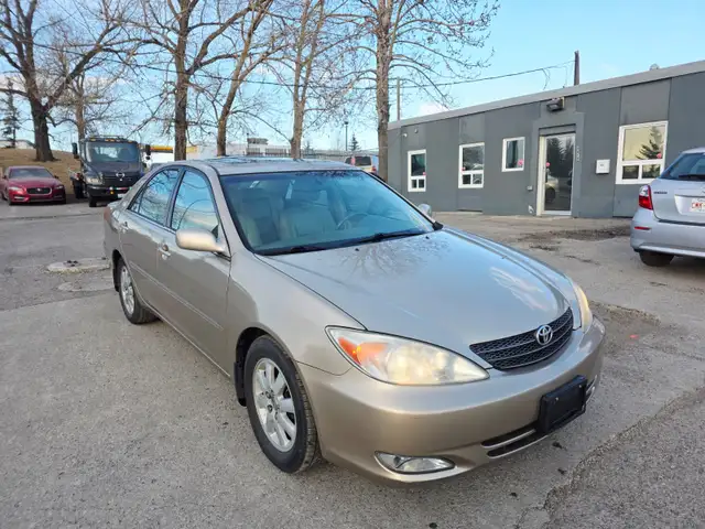 2004 Toyota Camry  XLE Heated Seats Sunroof - Photo 4