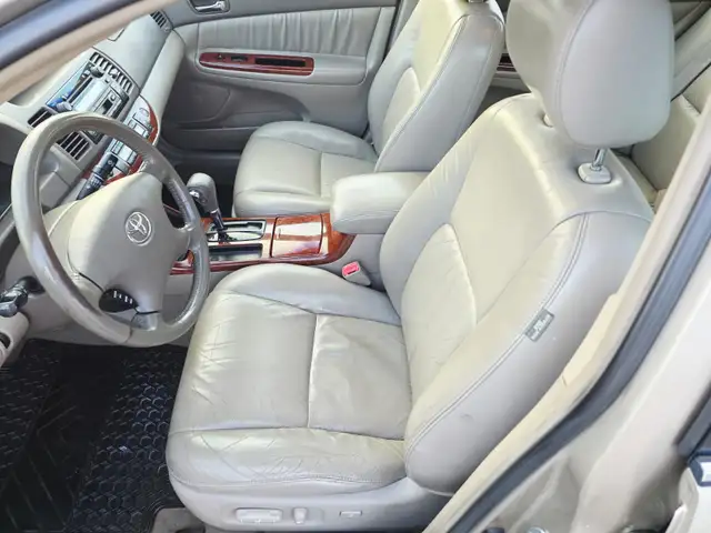2004 Toyota Camry  XLE Heated Seats Sunroof - Photo 8