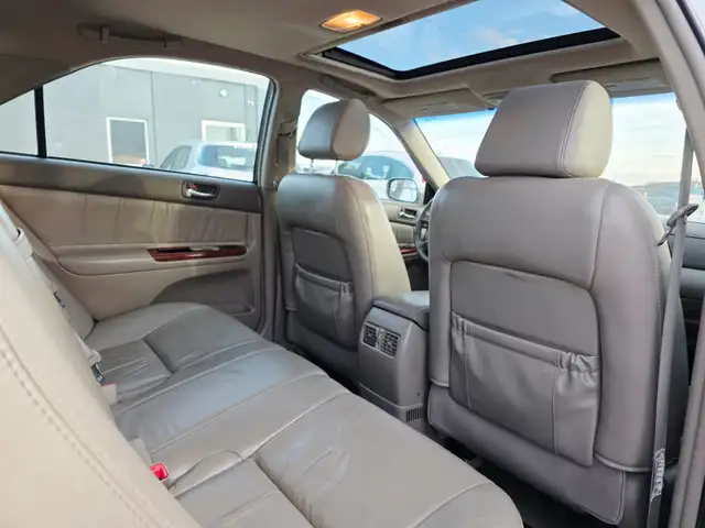 2004 Toyota Camry  XLE Heated Seats Sunroof - Photo 10
