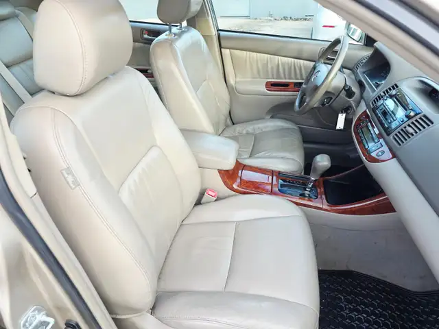 2004 Toyota Camry  XLE Heated Seats Sunroof - Photo 11