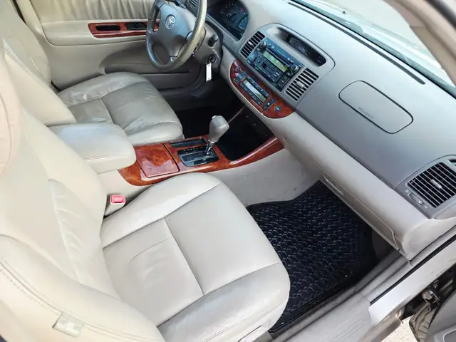 2004 Toyota Camry  XLE Heated Seats Sunroof - Photo 12