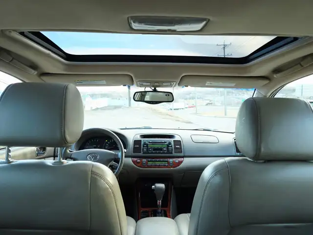 2004 Toyota Camry  XLE Heated Seats Sunroof - Photo 13