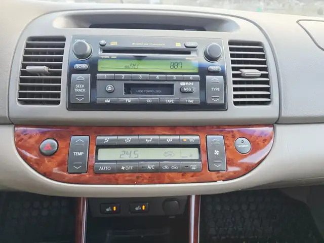 2004 Toyota Camry  XLE Heated Seats Sunroof - Photo 15