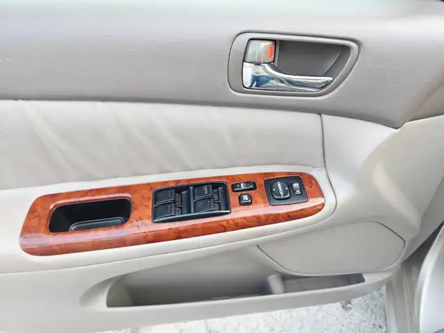 2004 Toyota Camry  XLE Heated Seats Sunroof - Photo 16