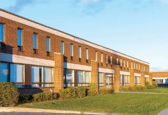 WAREHOUSES A LOUER, BROSSARD, LONGUEUIL, ST-HUBERT, BOUCHERVILLE - Photo 2