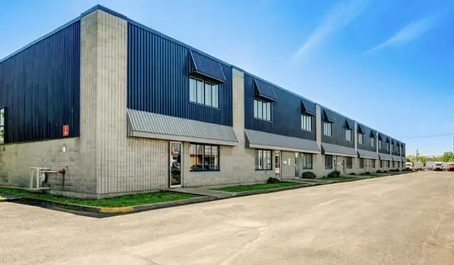 WAREHOUSES A LOUER, BROSSARD, LONGUEUIL, ST-HUBERT, BOUCHERVILLE - Photo 3