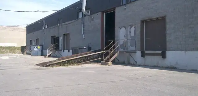 WAREHOUSES A LOUER, BROSSARD, LONGUEUIL, ST-HUBERT, BOUCHERVILLE - Photo 4