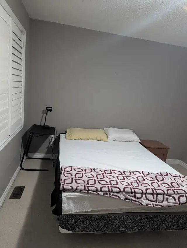 A clean and desent Master bedroom for Rent in Brampton - Photo 2