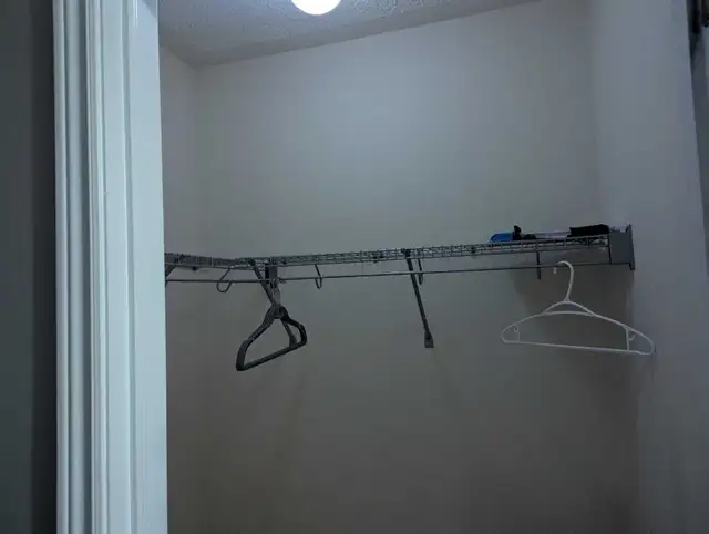 A clean and desent Master bedroom for Rent in Brampton - Photo 8