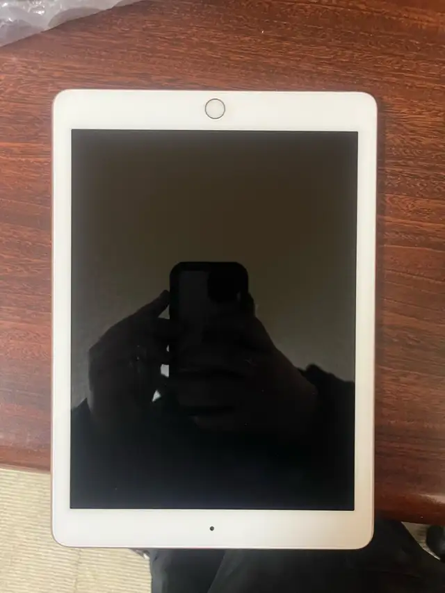 Apple Ipad 6th gen 128GB Gold