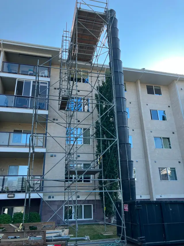 SUMMERTIME JOBS - Photo 2