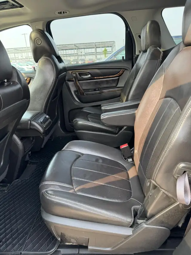 2015 GMC Acadia Denali AWD V6 : No Reported Accident, Very Well - Photo 11