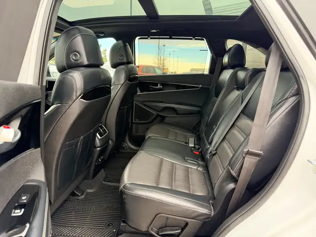 2017 Kia Sorento SX 3.3L AWD - Photo 4