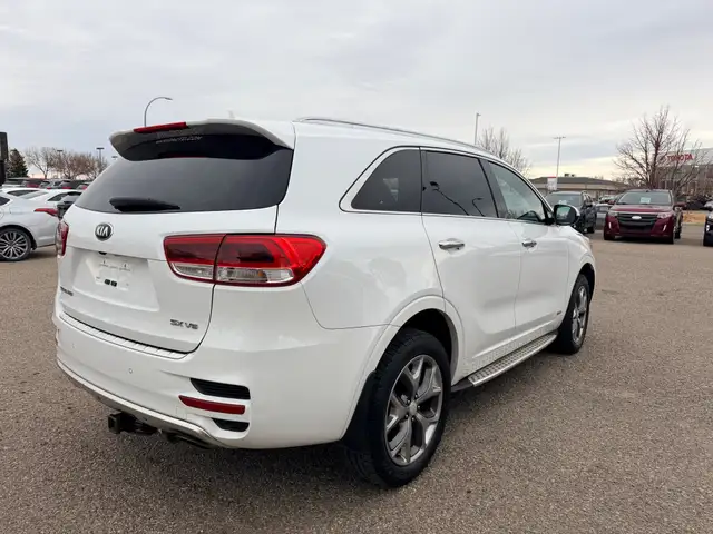 2017 Kia Sorento SX 3.3L AWD - Photo 9