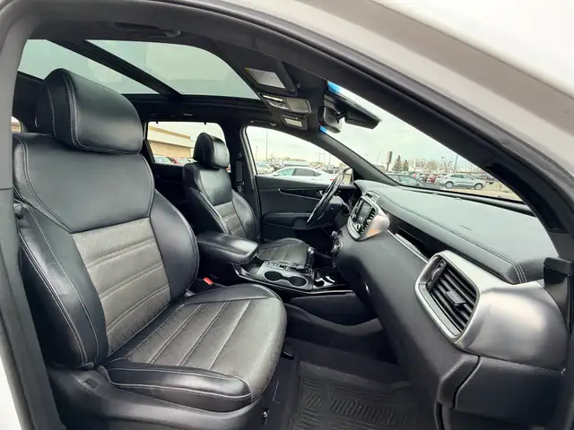 2017 Kia Sorento SX 3.3L AWD - Photo 20