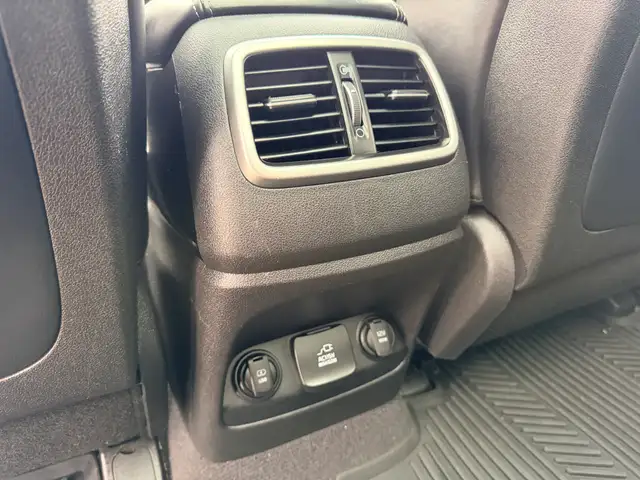 2017 Kia Sorento SX 3.3L AWD - Photo 24