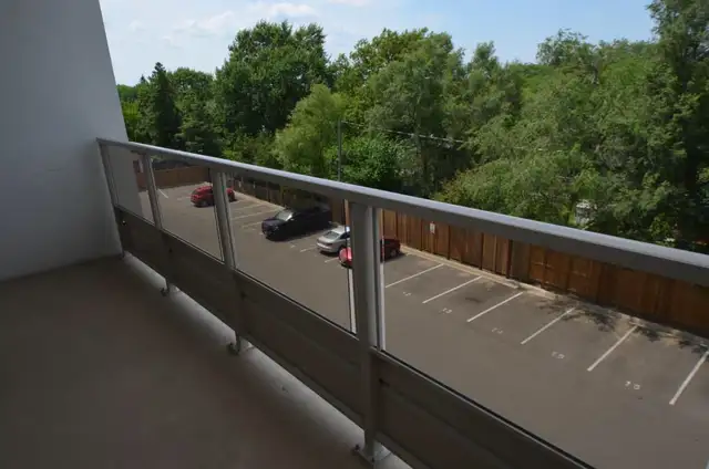 RENOED 2-BED w Balcony Avail Apr - 315 Glendale - Photo 3