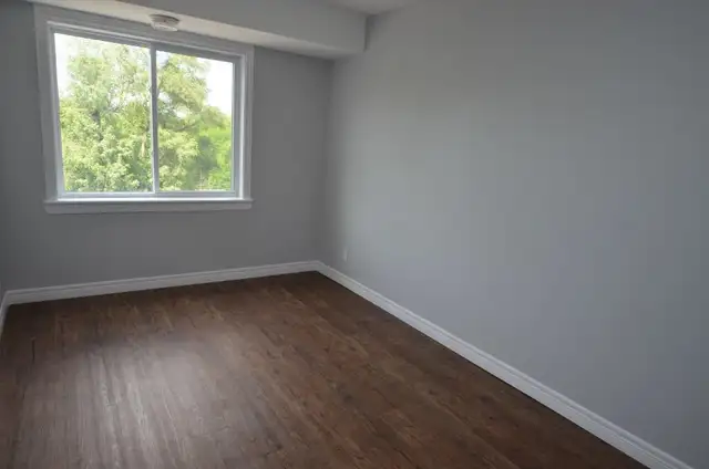 RENOED 2-BED w Balcony Avail Apr - 315 Glendale - Photo 4