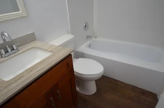 RENOED 2-BED w Balcony Avail Apr - 315 Glendale - Photo 10