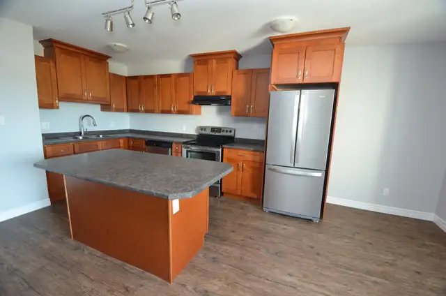 RENOED 1-BED with Balcony available May - 315 Glendale - Photo 2