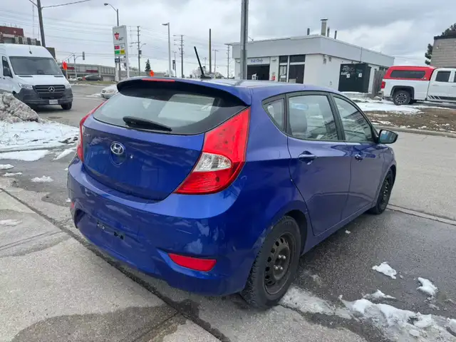 2012 Hyundai Accent GL - Photo 4
