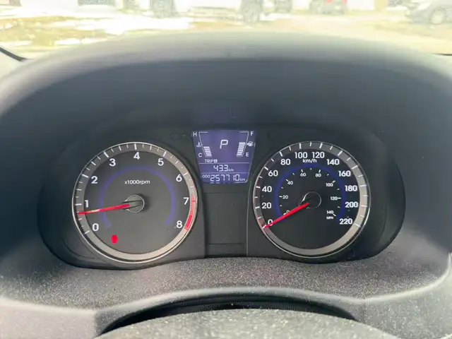 2012 Hyundai Accent GL - Photo 11