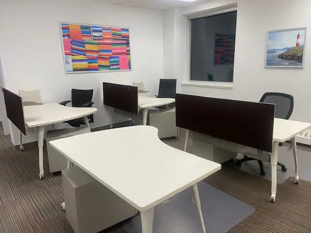 Desks/ L-Shape 42x60' workstations with drawer / Privacy panels - Photo 3