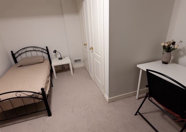 2 Single Bedrooms for Rent in W/O Basement in Markham - Shared