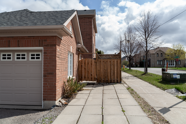 2 Single Bedrooms for Rent in W/O Basement in Markham - Shared - Photo 2