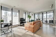 Free utilities - Modern downtown 2 bedroom condo - Photo 3