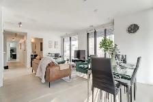 Free utilities - Modern downtown 2 bedroom condo - Photo 8