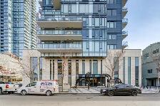 Free utilities - Modern downtown 2 bedroom condo - Photo 10