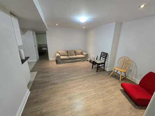 2-bedroom bright spacious basement apartment Markham - Photo 2