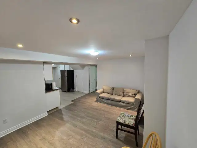2-bedroom bright spacious basement apartment Markham - Photo 3