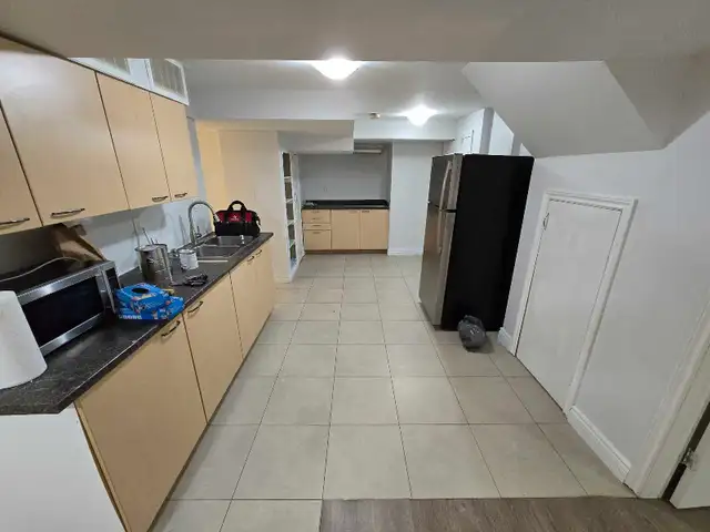 2-bedroom bright spacious basement apartment Markham - Photo 7