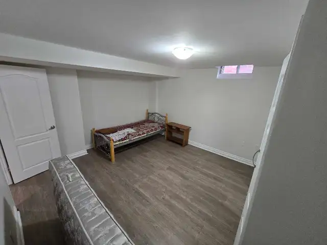 2-bedroom bright spacious basement apartment Markham - Photo 8