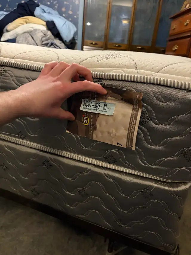 queen mattress - Photo 4