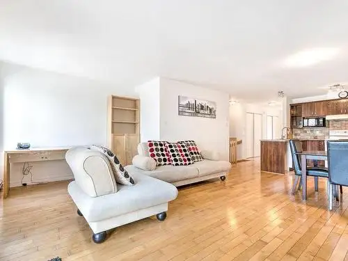 Large 4 1/2 Apt near Angrignon with private entrance for Rent - Photo 3