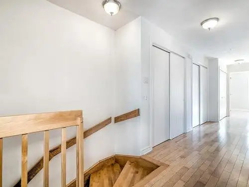 Large 4 1/2 Apt near Angrignon with private entrance for Rent - Photo 7