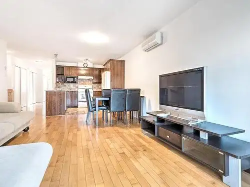 Large 4 1/2 Apt near Angrignon with private entrance for Rent - Photo 10