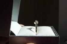 BAGUE OR 10 K. ( 2 tons ) sertie de 10 PTS , Diamants Canadiens