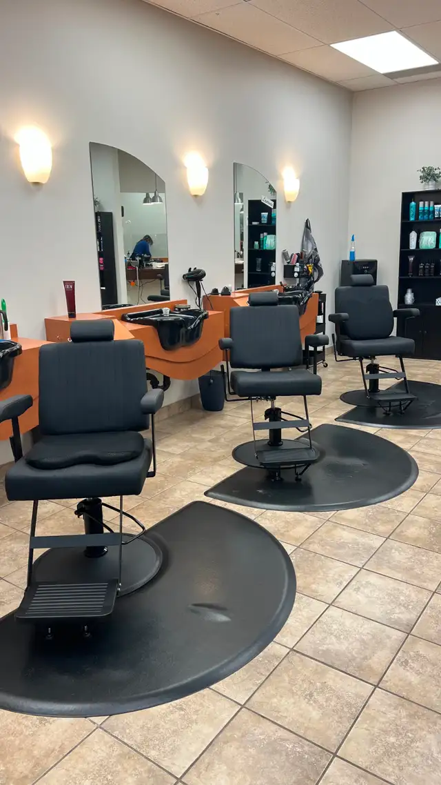 Coiffeuse-Coiffeur H/F - Photo 2