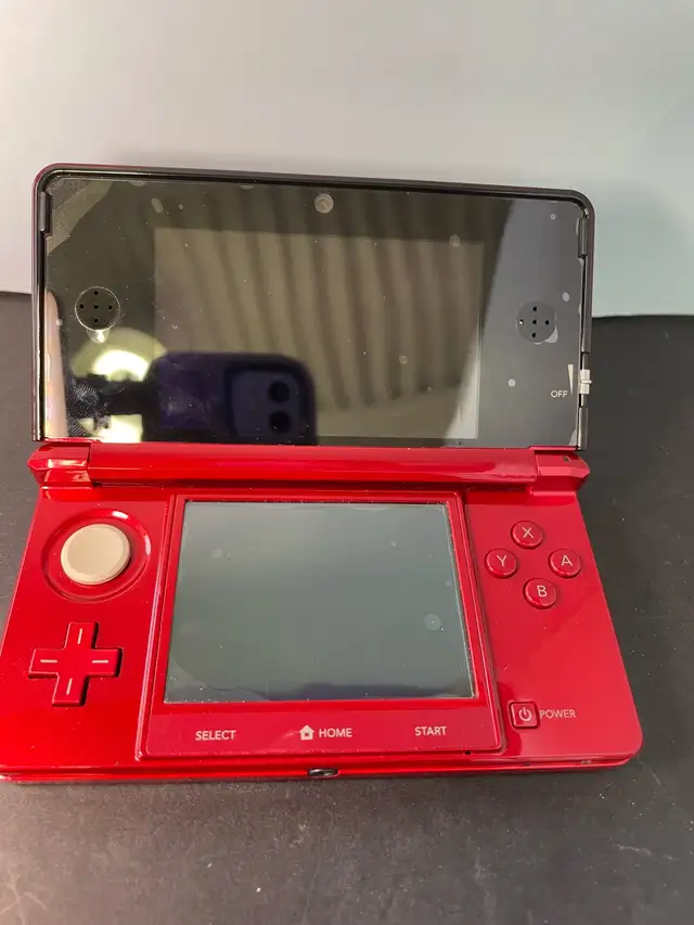 NINTENDO 3DS RED W/CHARGER