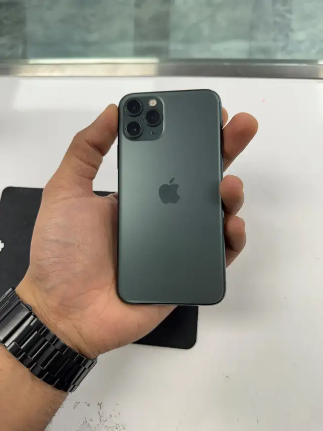 Unlocked Apple iPhone 11 pro max with 1 year warranty - Photo 5