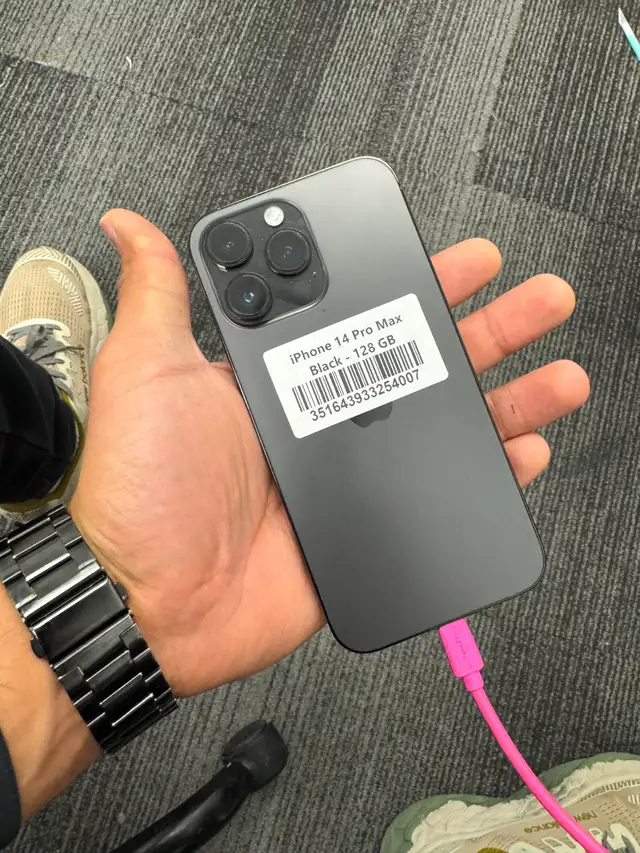 Unlocked Apple iPhone 14 pro max with 1 year warranty - Photo 4