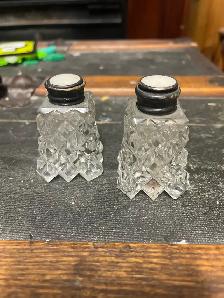 salt and pepper shakers with silver toos